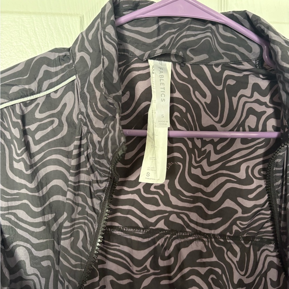 Fabletics Women's Black and Purple Bomber Rain Jacket - Picture 4 of 6